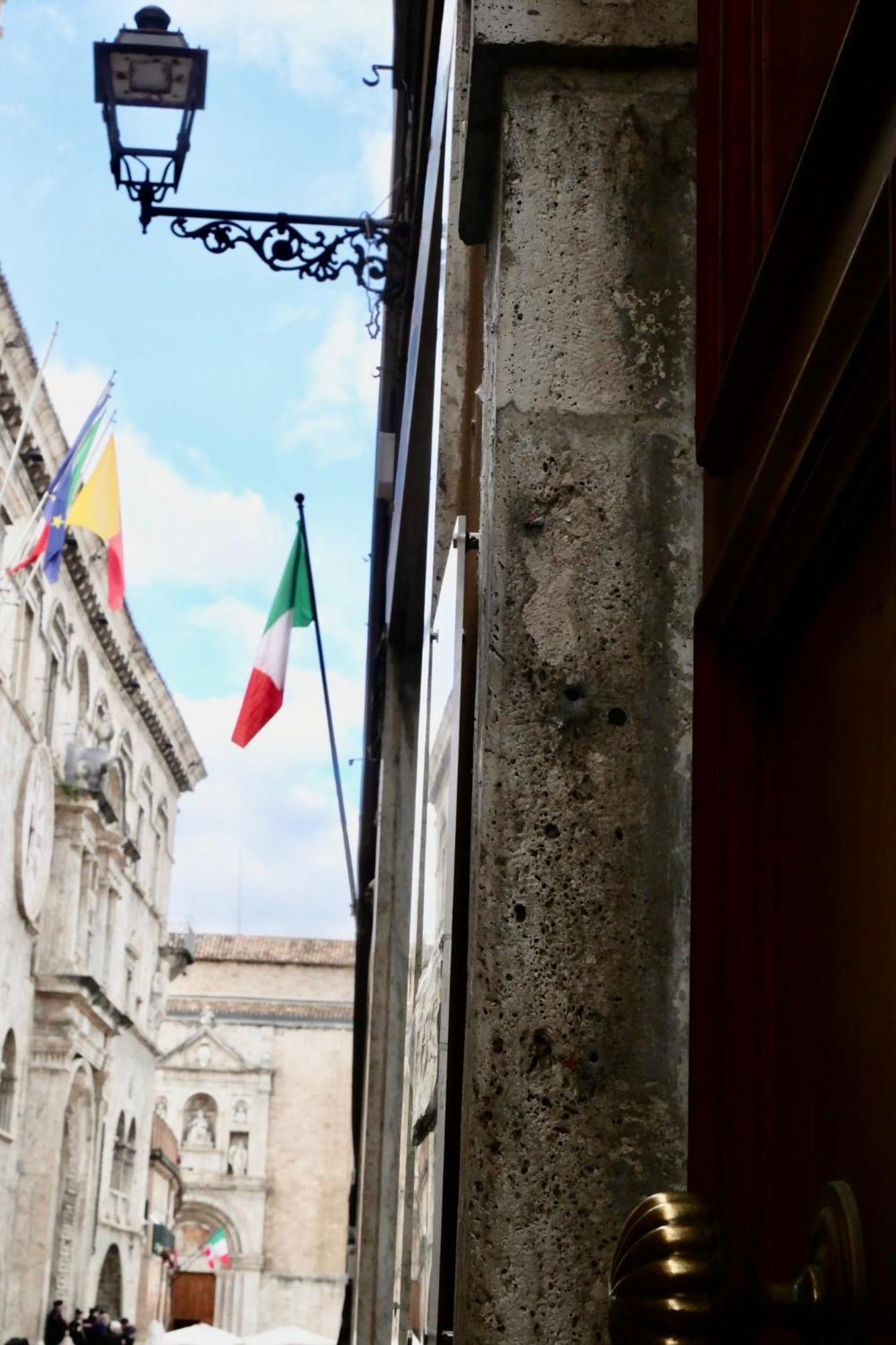 Easy Home - Piazza Del Popolo Ascoli Piceno Exteriör bild